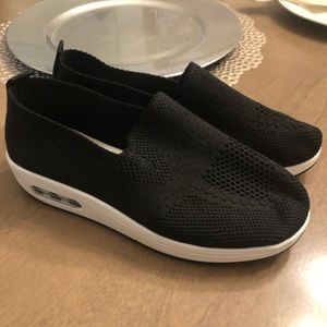 NEW Women’s Slip On Lightweight Tennis Shoes Sneakers